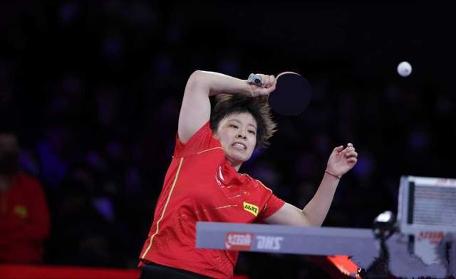 篮球赛场上 篮球赛场上