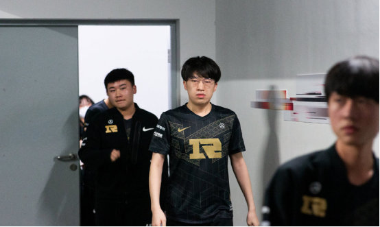 0万欧元的 0万欧元的