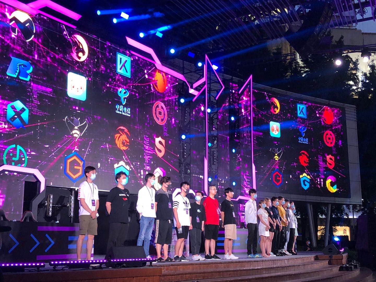 让我们聚焦 让我们聚焦