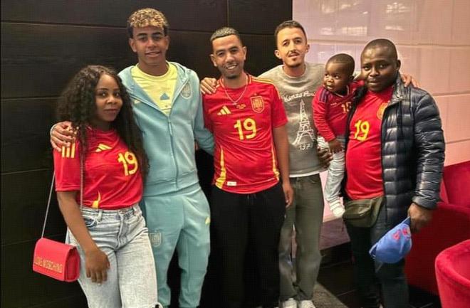 一个强调人 一个强调人